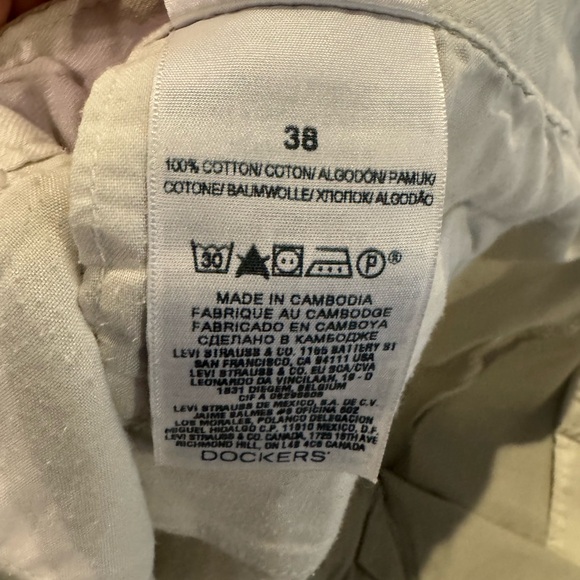 Dockers Light Khaki Flat Front Shorts 38”
Inseam 10.5” Nice Condition - Picture 4 of 4